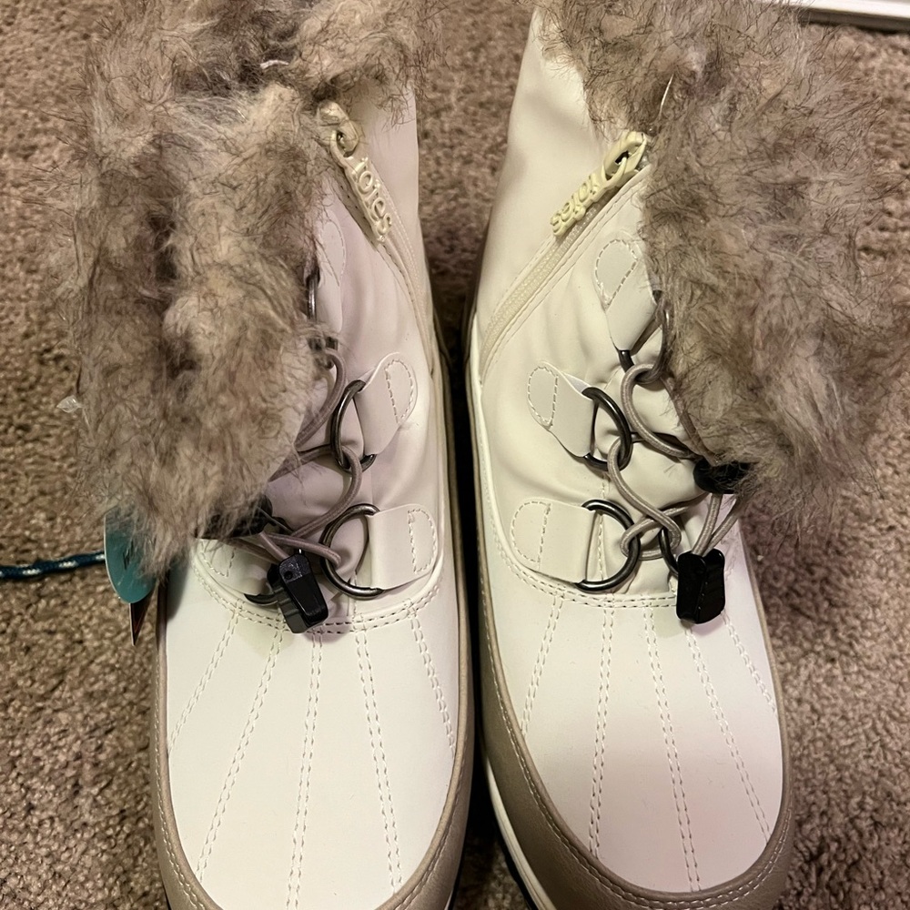 Totes White and Tan Winter Boots with Fur Trim and Sturdy Sole